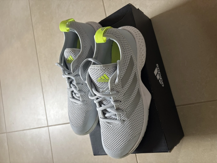 Vendo scarpe Adidas 