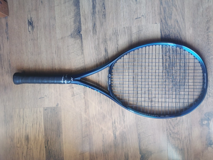 YONEX Ezone 98 305 gr